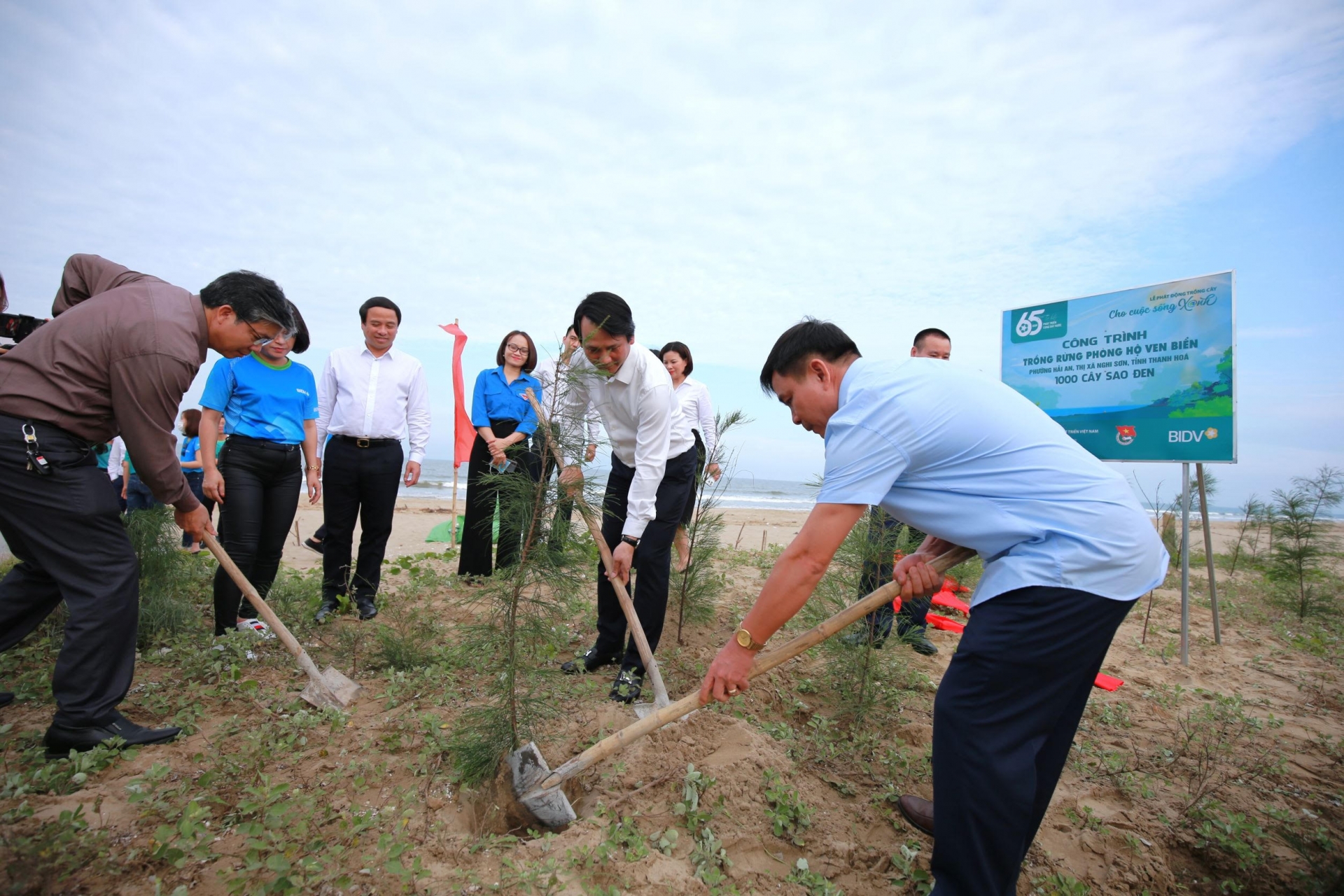 BIDV thực hiện chương trình “Trao máy tính, gửi tương lai”