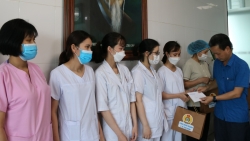 Công đoàn ngành Y tế Thái Bình thăm hỏi và tặng quà các y, bác sĩ