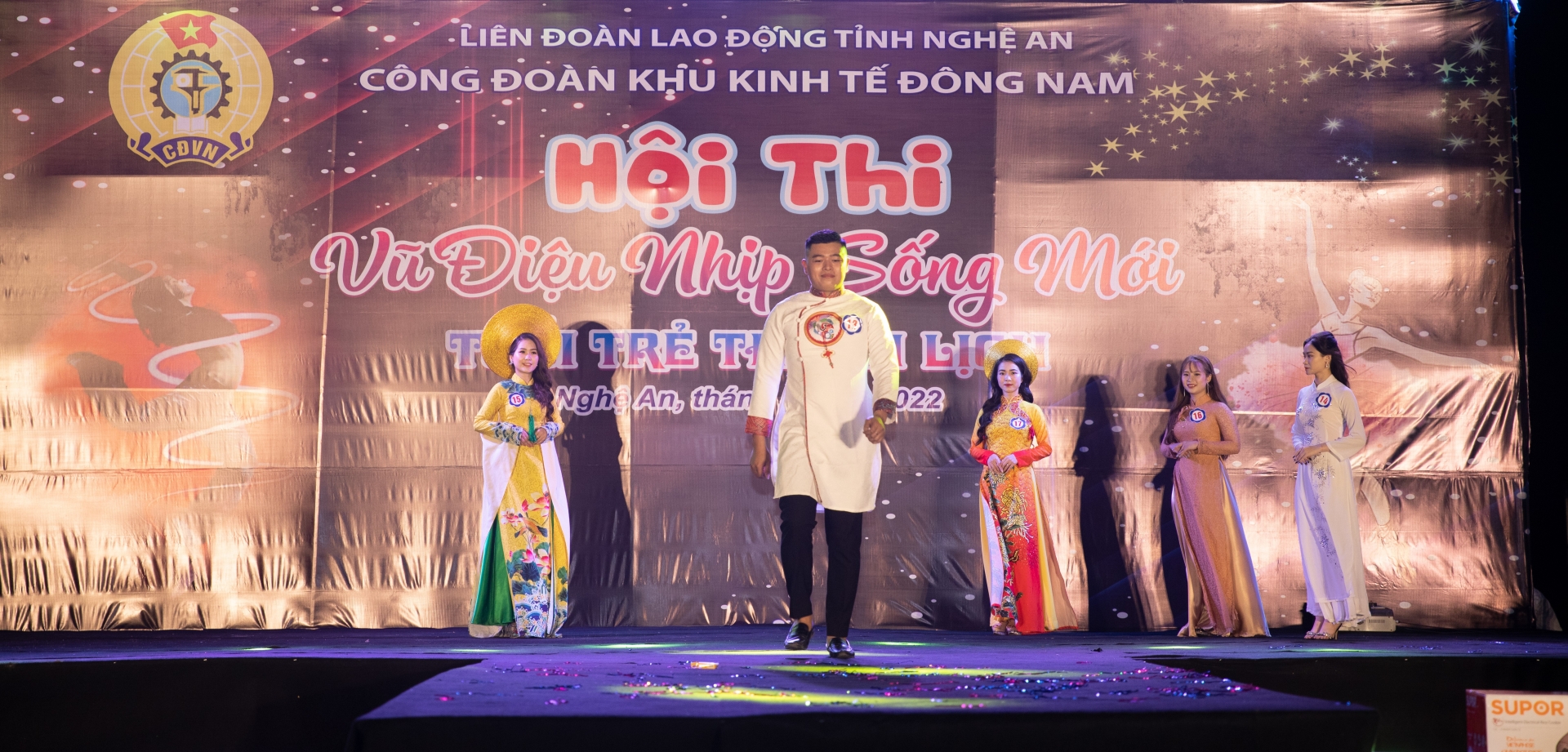 Ấn tượng, mãn nhãn với đêm biểu diễn sôi động của người lao động KKT Đông Nam Nghệ An