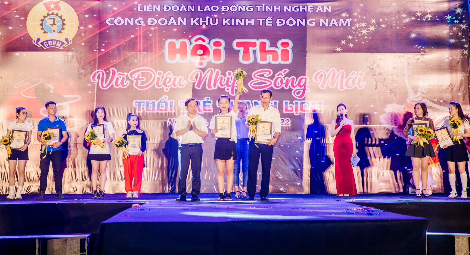 Ấn tượng, mãn nhãn với đêm biểu diễn sôi động của người lao động KKT Đông Nam Nghệ An