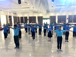LĐLĐ tỉnh Thừa Thiên Huế tập huấn bài tập thể dục giữa giờ cho 100 cán bộ CĐCS