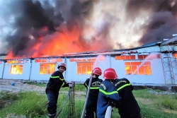 Vụ cháy ở Huế được khống chế, bố trí hơn 2.500 lao động làm việc tạm thời