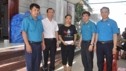 LĐLĐ tỉnh Thanh Hóa thăm hỏi gia đình NLĐ có 2 con bị đuối nước