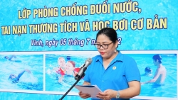 Công đoàn Viên chức Nghệ An tổ chức lớp học bơi cho con của đoàn viên