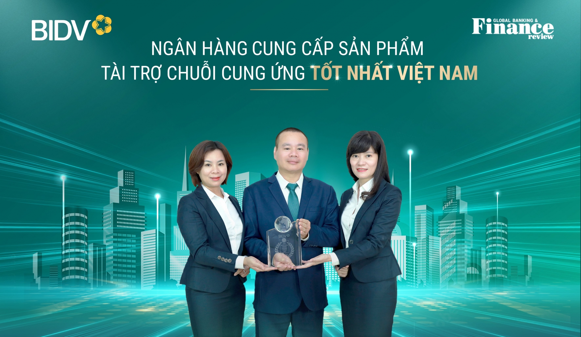 Đại diện BIDV với giải thưởng Ngân hàng số sáng tạo nhất Việt Nam