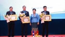 Lãnh đạo Tổng LĐLĐ Việt Nam được CHDCND Lào trao tặng tặng Huân chương Hữu nghị
