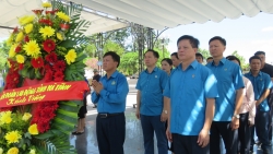 LĐLĐ Hà Tĩnh dâng hương, tri ân các anh hùng liệt sĩ tại Quảng Trị