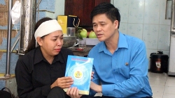 Lãnh đạo Tổng LĐLĐ Việt Nam thăm gia đình nạn nhân vụ tai nạn ở Công ty Miwon