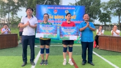 LĐLĐ huyện Cẩm Xuyên phối hợp tổ chức giải bóng đá nữ CNVCLĐ