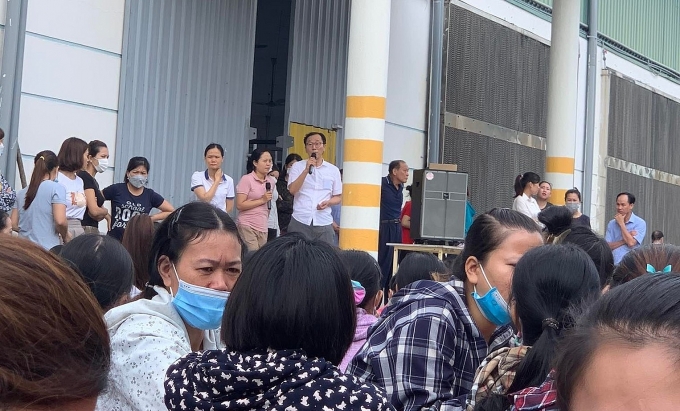 Công nhân Công ty TNHH IVORY Việt Nam đi làm trở lại sau 3 ngày ngừng việc