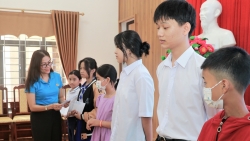 LĐLĐ tỉnh Quảng Trị: Tiếp sức cho con công nhân lao động khó khăn