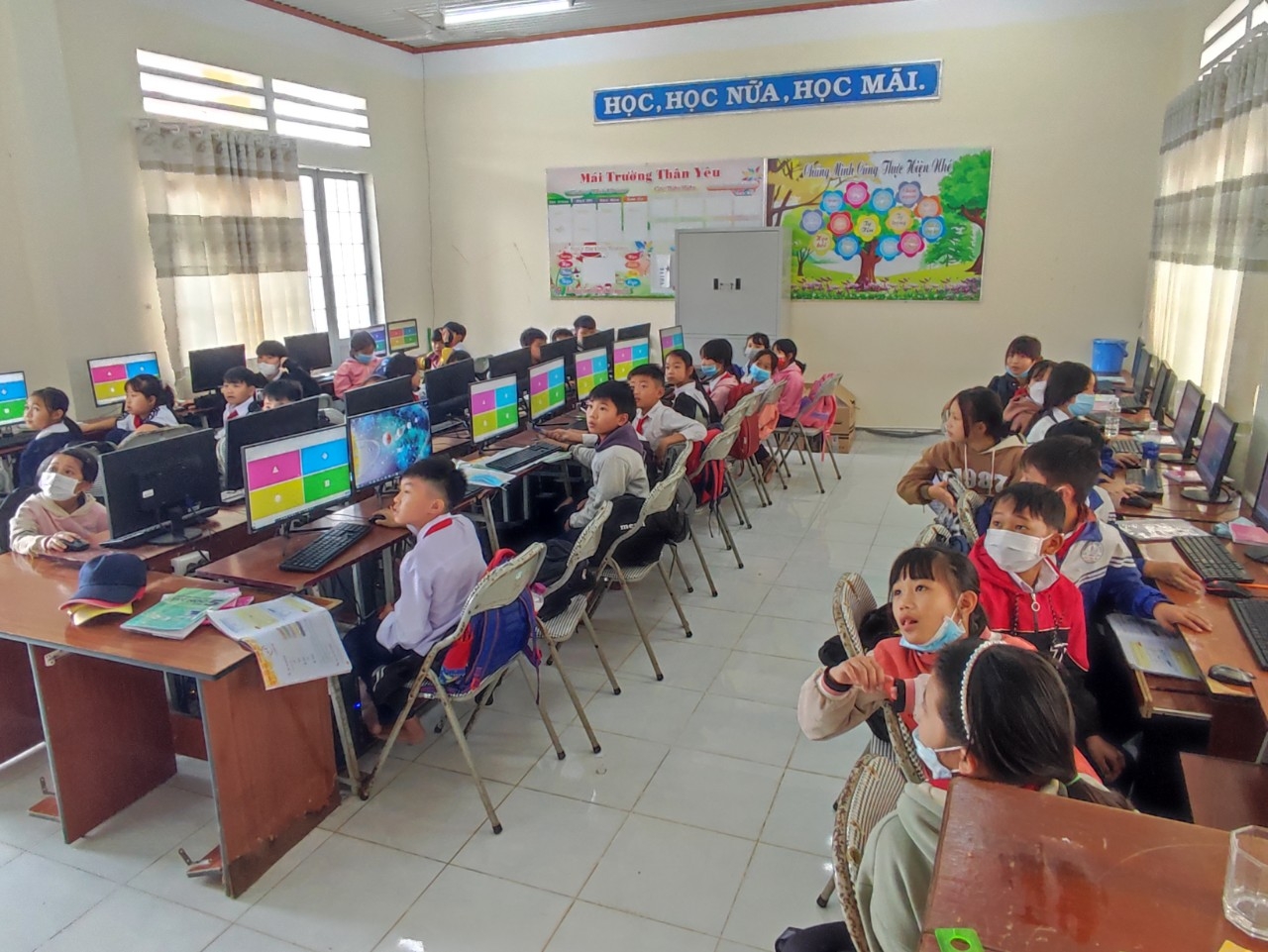 Cô giáo 9X vùng khó khăn ở Lâm Đồng “yêu nghề, mến trẻ”