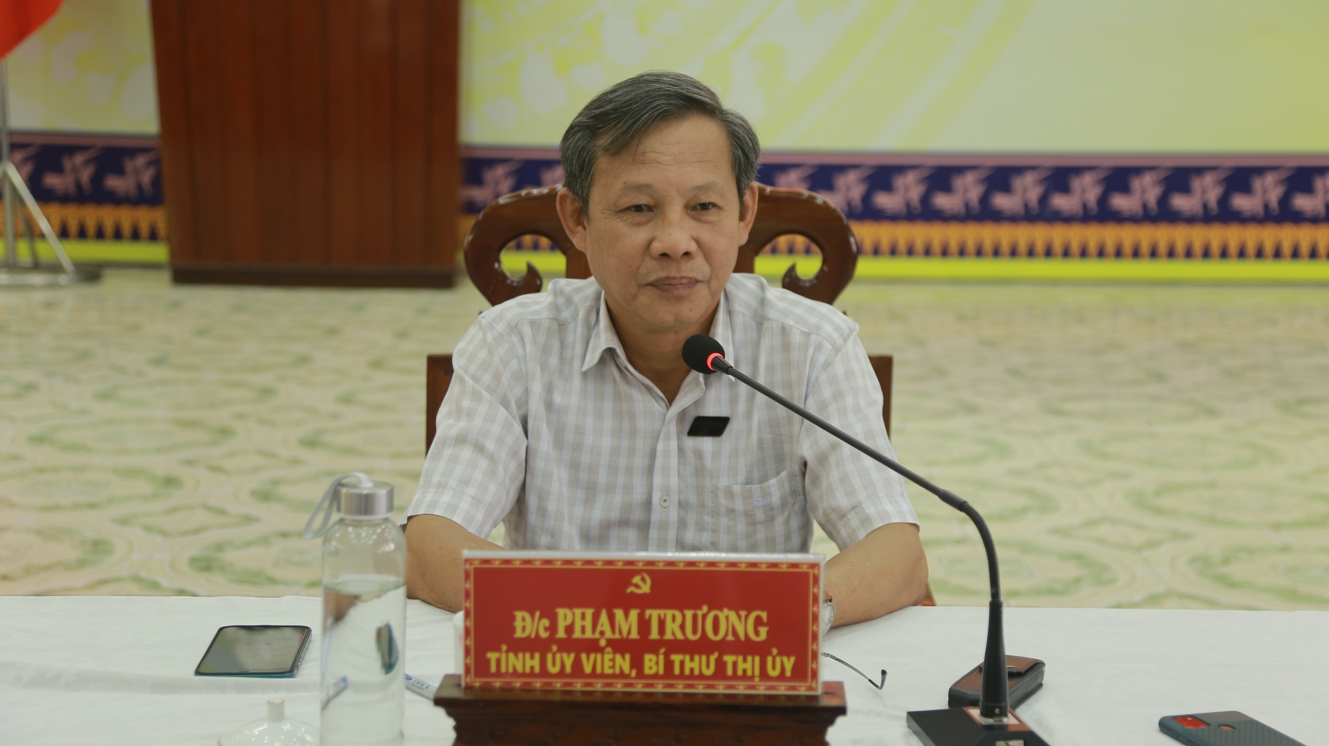 Bí thư Thị ủy Hoài Nhơn đối thoại với cán bộ công đoàn cơ sở