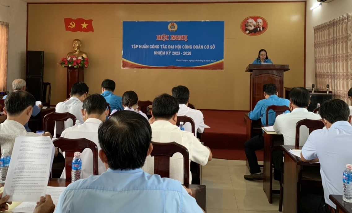 LĐLĐ huyện Vĩnh Thuận tập huấn công tác đại hội CĐCS