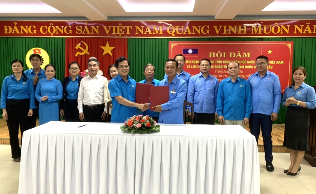 Tiếp tục vun đắp tình hữu nghị giữa Công đoàn 2 tỉnh Thừa Thiên Huế - Salavan (Lào)