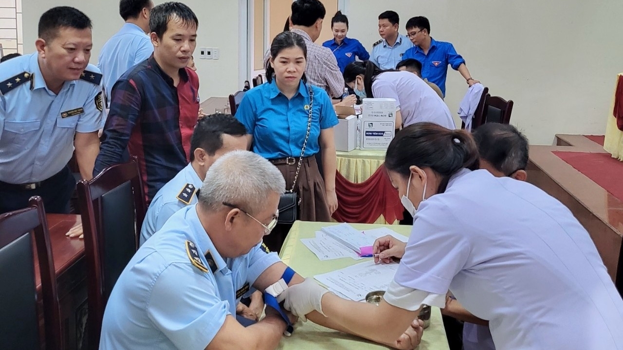 Cục QLTT Hà Tĩnh tổ chức khám sức khỏe định kỳ cho người lao động