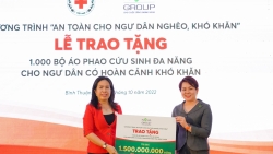 NovaGroup và Hội Chữ thập đỏ Việt Nam tặng áo phao cứu sinh cho ngư dân nghèo