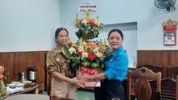 LĐLĐ thị xã Hoài Nhơn chúc mừng các doanh nghiệp nhân ngày Doanh nhân Việt Nam