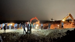 4 công nhân bị chôn vùi trong vụ sập mỏ titan ở Bình Thuận