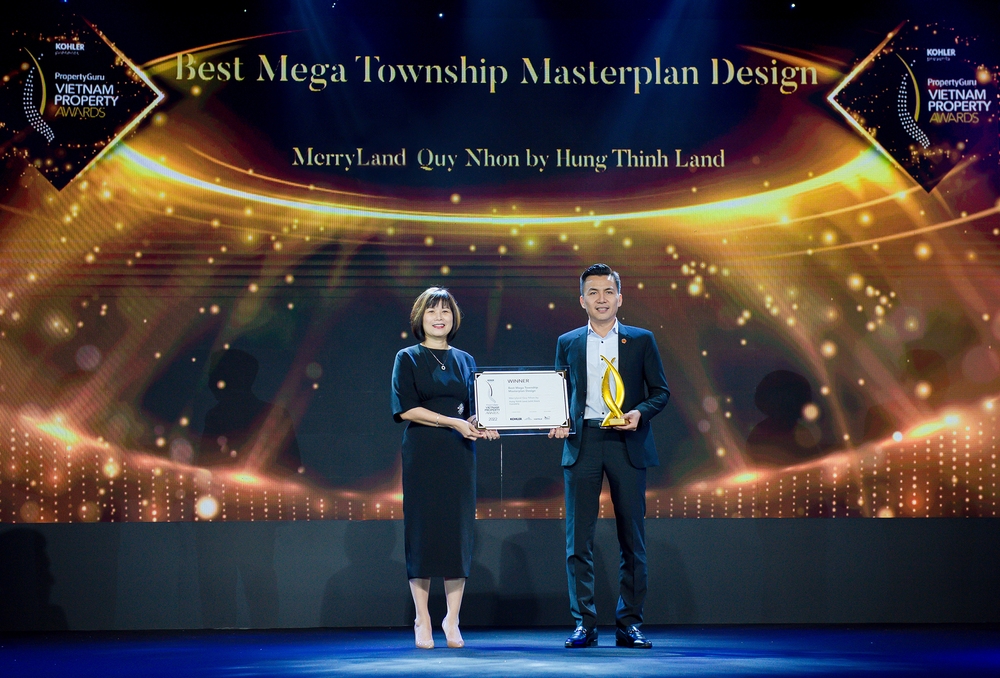 Ông Đặng Văn Vũ Duy – Đại diện Tập đoàn Hưng Thịnh nhận giải Best Mega Township Masterplan Design – Thiết kế tổng thể siêu đô thị tốt nhất dành cho MerryLand Quy Nhơn