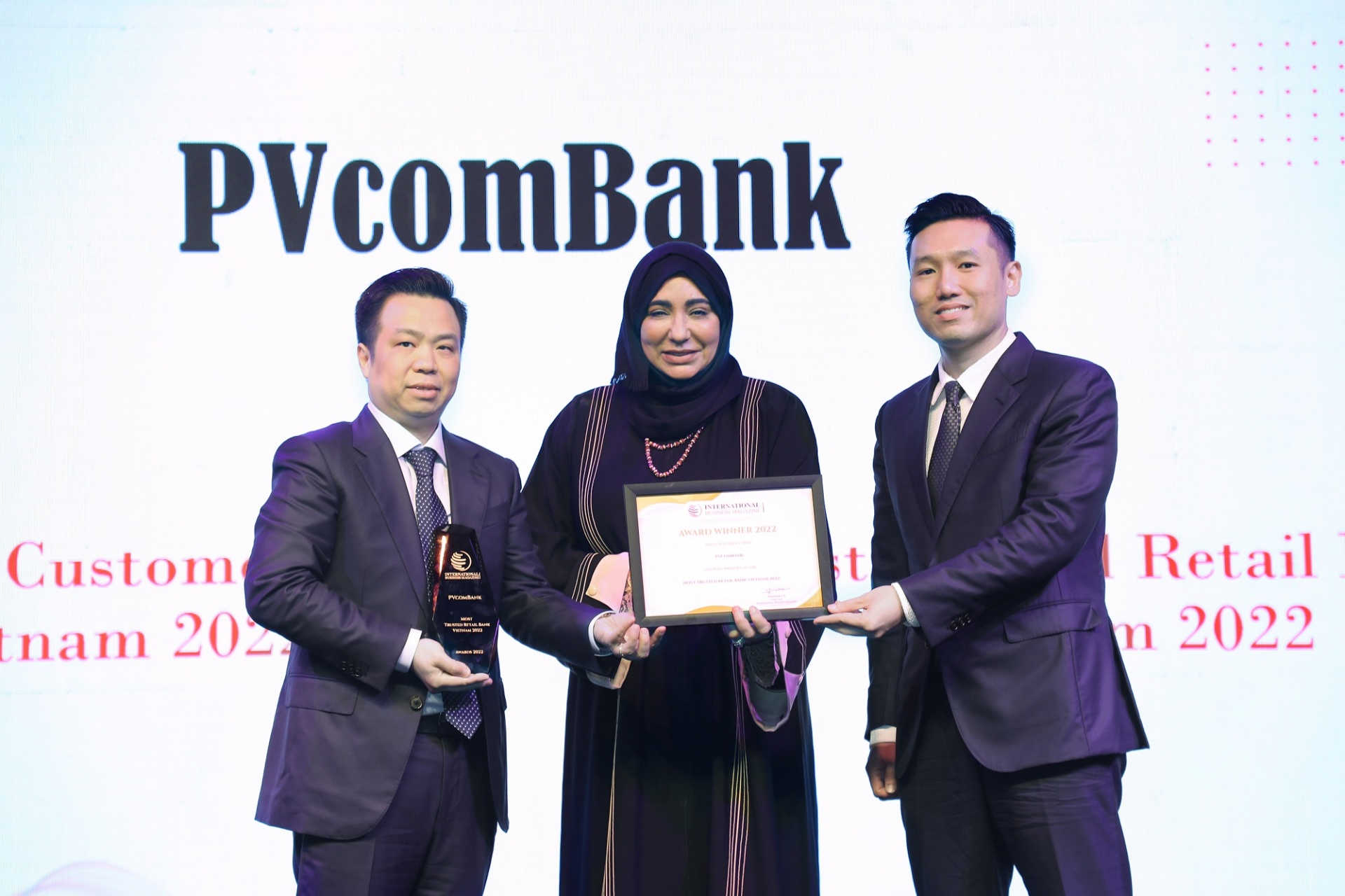 IBM chọn PVcomBank là ngân hàng có dịch vụ khách hàng tốt nhất và bán lẻ uy tín nhất