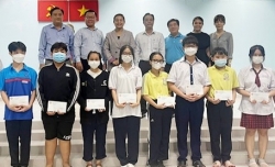 VWS tài trợ 200 triệu đồng cho học bổng Nguyễn Hữu Thọ