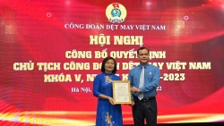 Trao Quyết định chức danh Chủ tịch Công đoàn Dệt May Việt Nam