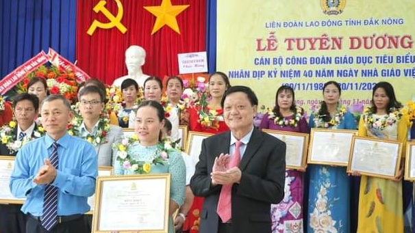 LĐLĐ Đắk Nông tuyên dương cán bộ công đoàn giáo dục tiêu biểu