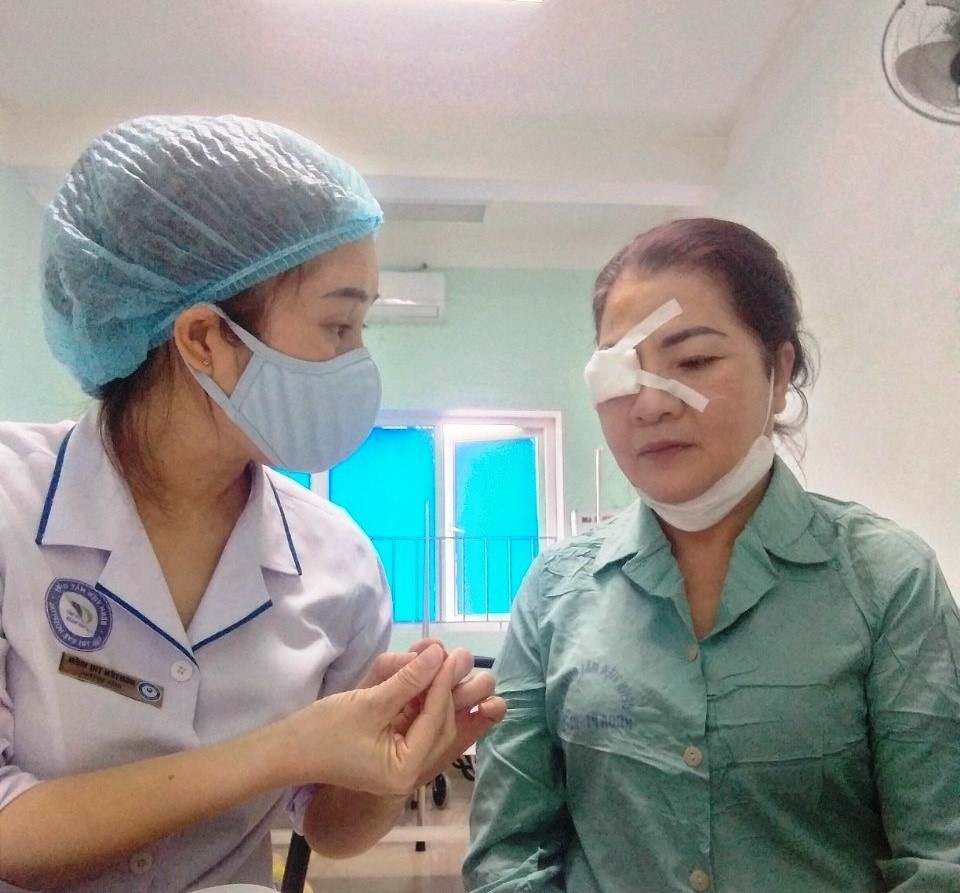 Niềm vui của nữ điều dưỡng viên cán bộ công đoàn cơ sở Bệnh viện Mắt Quảng Trị