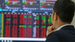 “Rủi ro vẫn hiện hữu trong ngắn hạn, nhà đầu tư không nên quá say trading”