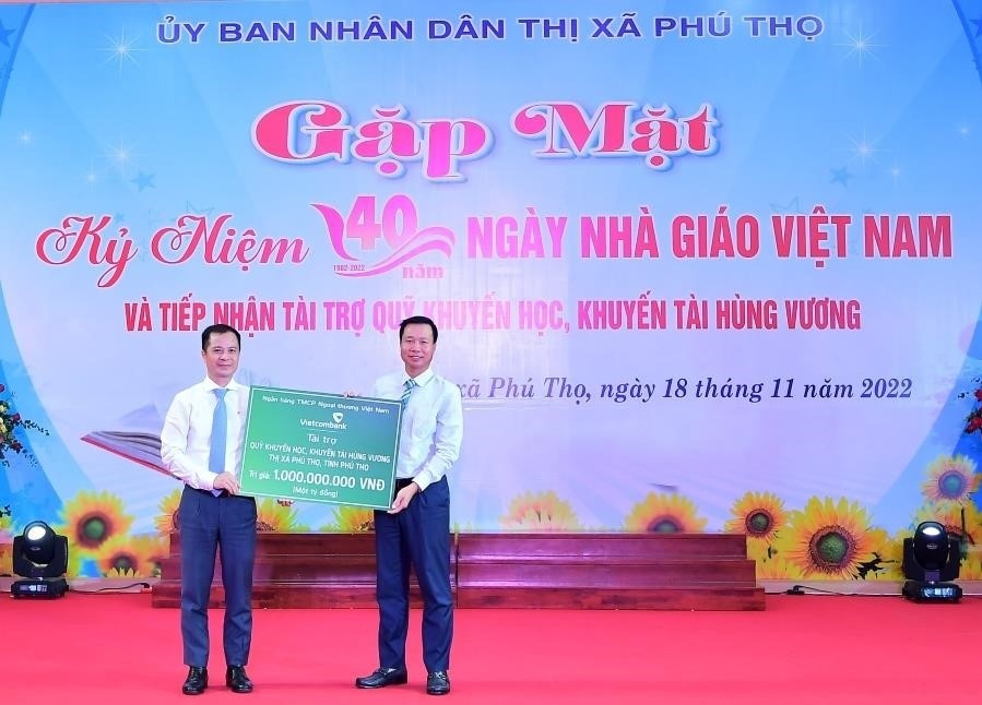 Vietcombank trao tặng 1 tỷ đồng cho Quỹ Khuyến học, Khuyến tài Hùng Vương