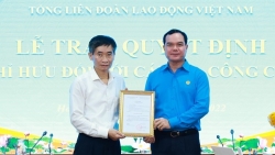 Tổng LĐLĐ Việt Nam trao quyết định nghỉ hưu đối với cán bộ, công chức