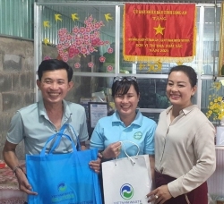 VWS thăm hỏi các hộ dân được nhận tài trợ của "Quỹ hỗ trợ cộng đồng David Dương"