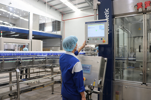 Nhà máy Ocany được chuyển giao công nghệ sản xuất nước ion kiềm tiên tiến nhất từ Nhật Bản - Ảnh PV