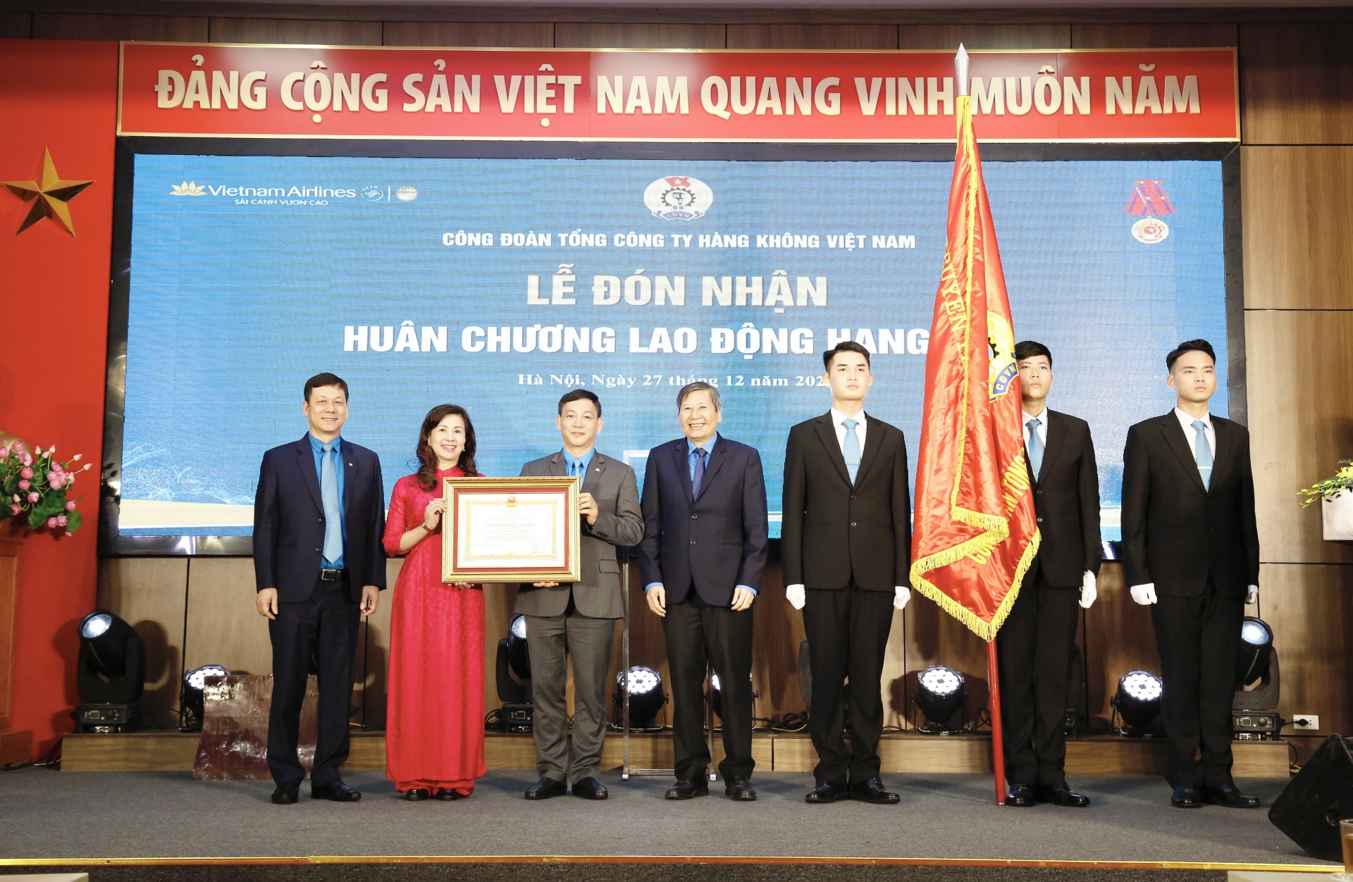 Công đoàn Tổng công ty Hàng không đón nhận Huân chương Lao động hạng Nhì