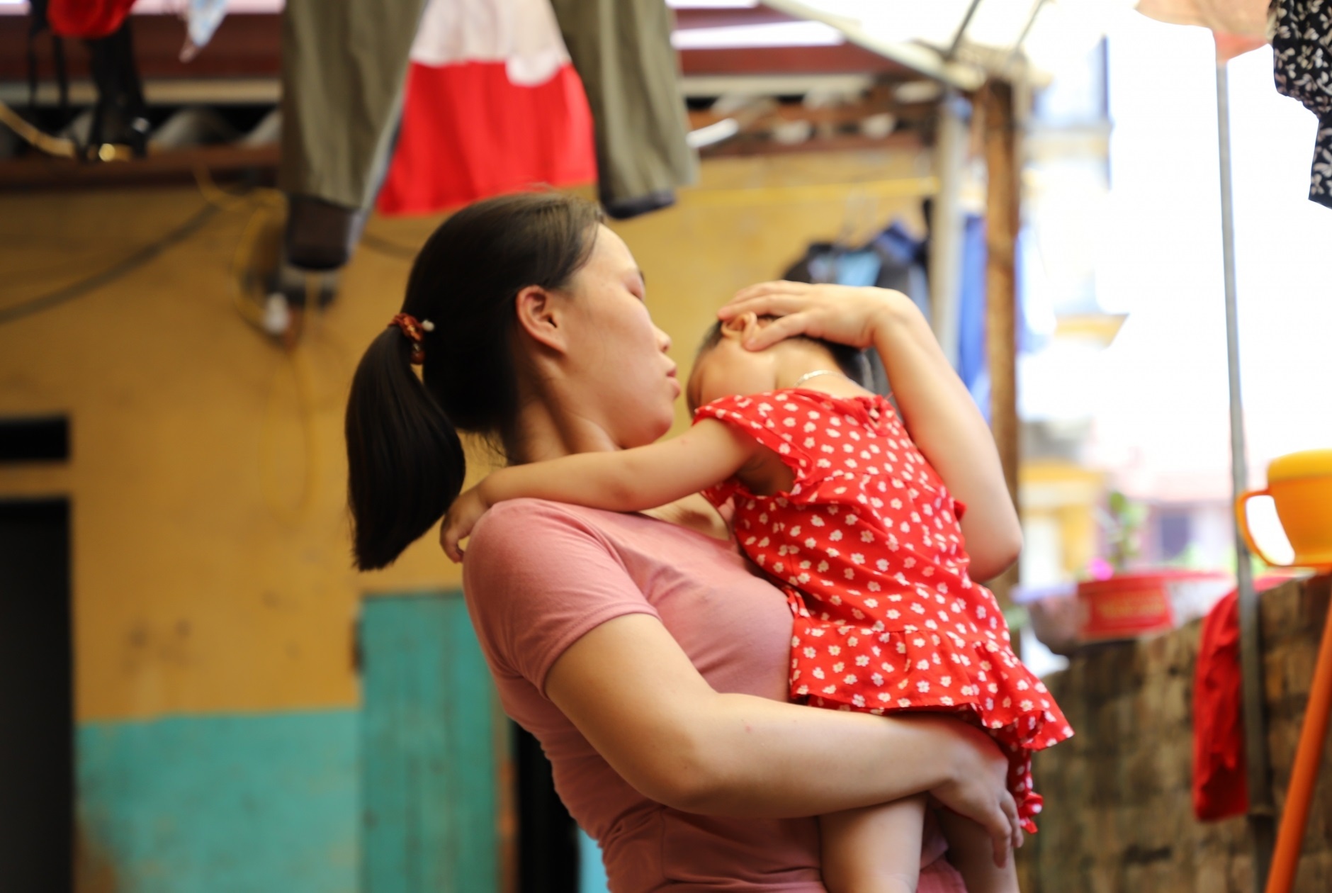 "Là một người mẹ, tôi đồng cảm với những công nhân không được sống gần con"