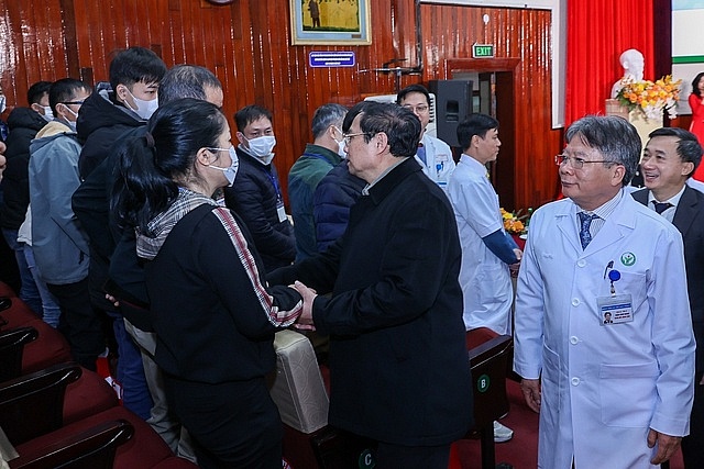 Thủ tướng Chính phủ thăm, chúc Tết nhân viên y tế, người bệnh đón Tết trong bệnh viện