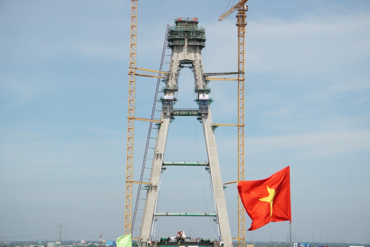 Ghi nhanh từ công trình cầu Mỹ Thuận 2: Công nhân làm việc xuyên Tết
