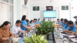 Phó Chủ tịch Tổng LĐLĐ VN - Thái Thu Xương làm việc với LĐLĐ tỉnh Bến Tre