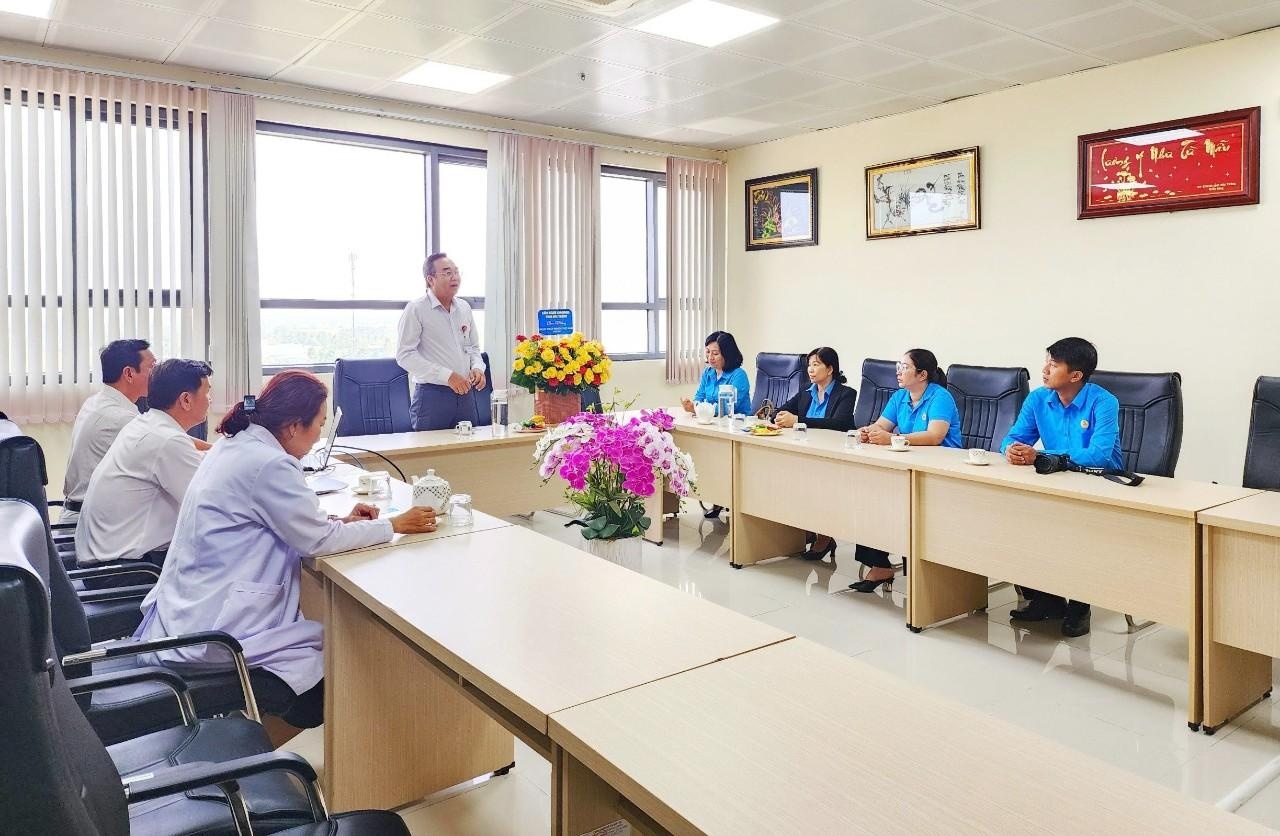 LĐLĐ tỉnh chúc mừng Ngày Thầy thuốc Việt Nam tại Bệnh viên Chuyên khoa Sản Nhi tỉnh Sóc Trăng