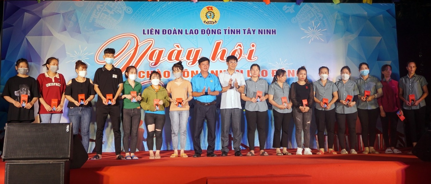 LĐLĐ Tây Ninh: Hỗ trợ vay vốn, tư vấn pháp luật cho đoàn viên, NLĐ  khó khăn