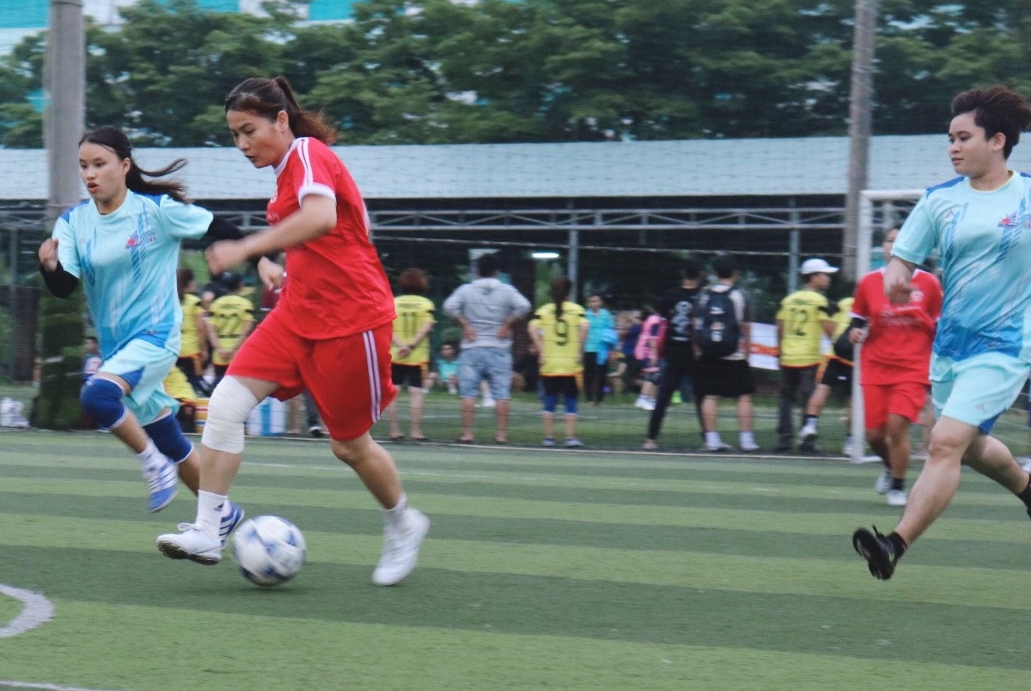 Công đoàn các KTT và KCN Quảng Nam: Sôi nổi giải bóng đá chào mừng đại hội công đoàn