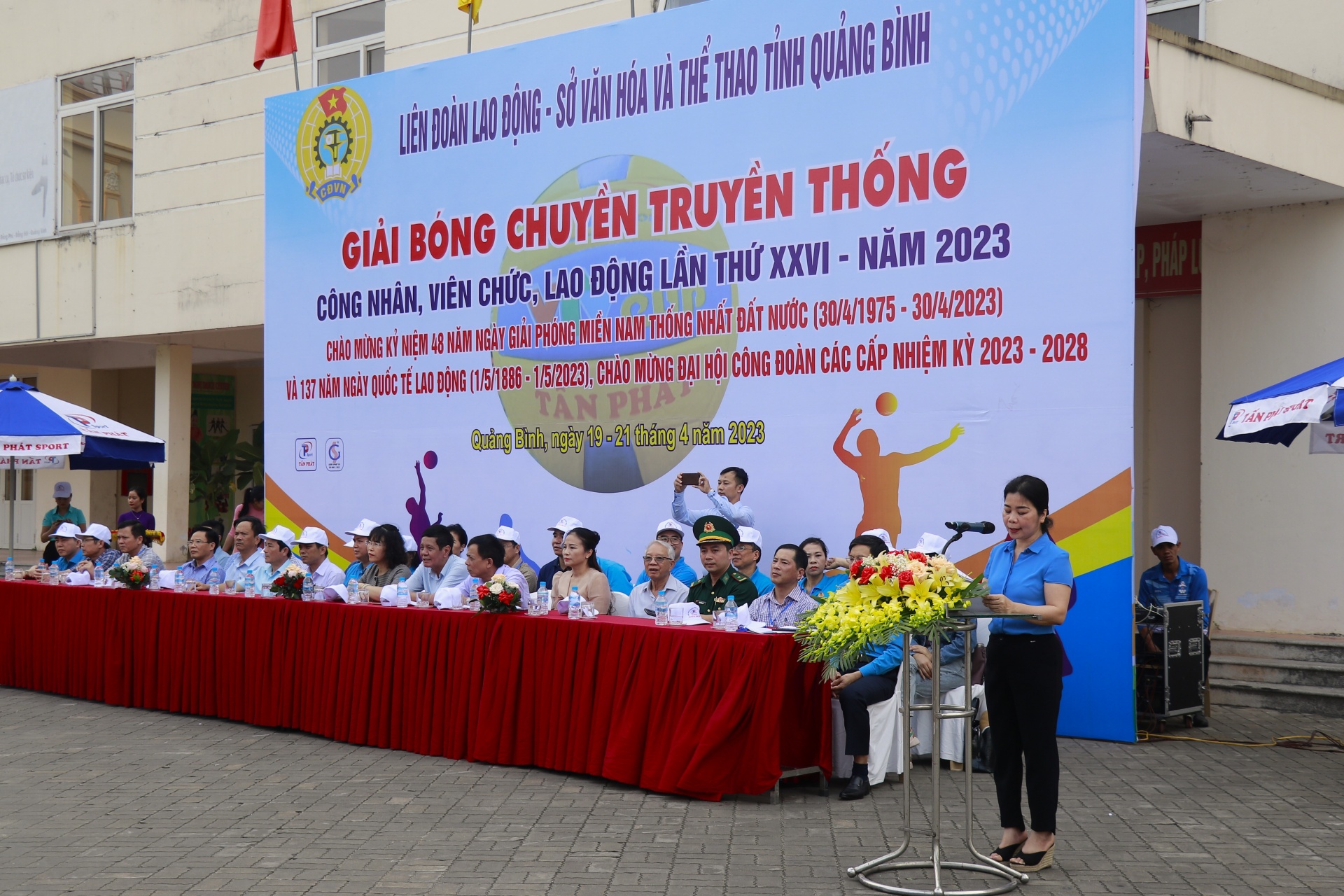 LĐLĐ tỉnh Quảng Bình tổ chức Giải bóng chuyền truyền thống CNVCLĐ