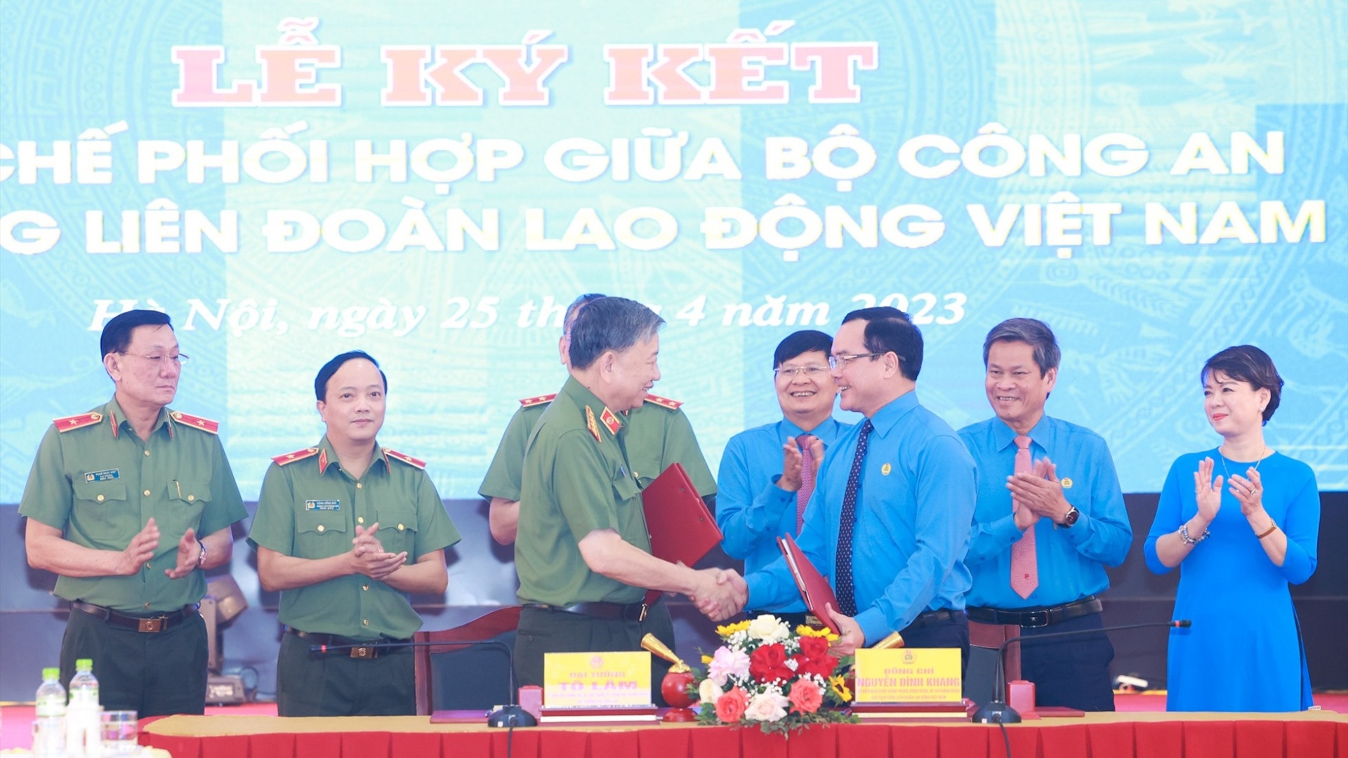 Tổng LĐLĐ Việt Nam và Bộ Công an ký quy chế phối hợp trong giai đoạn mới
