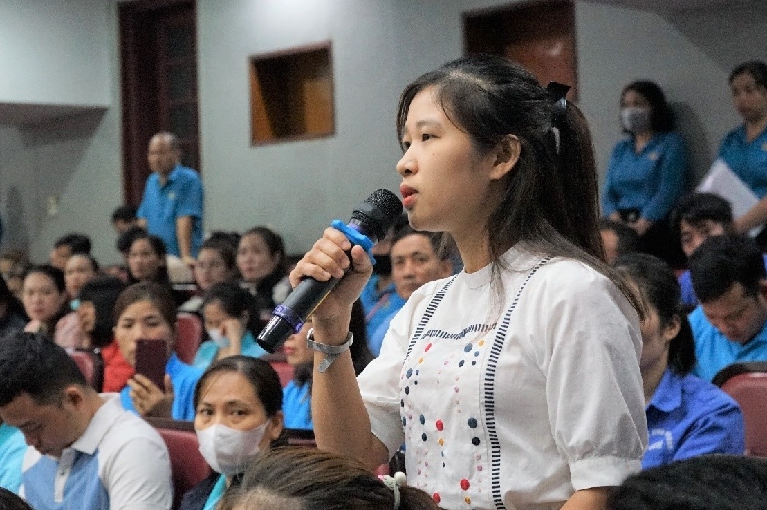 Đoàn đại biểu Quốc hội tỉnh Thanh Hoá tiếp xúc cử tri với công nhân lao động
