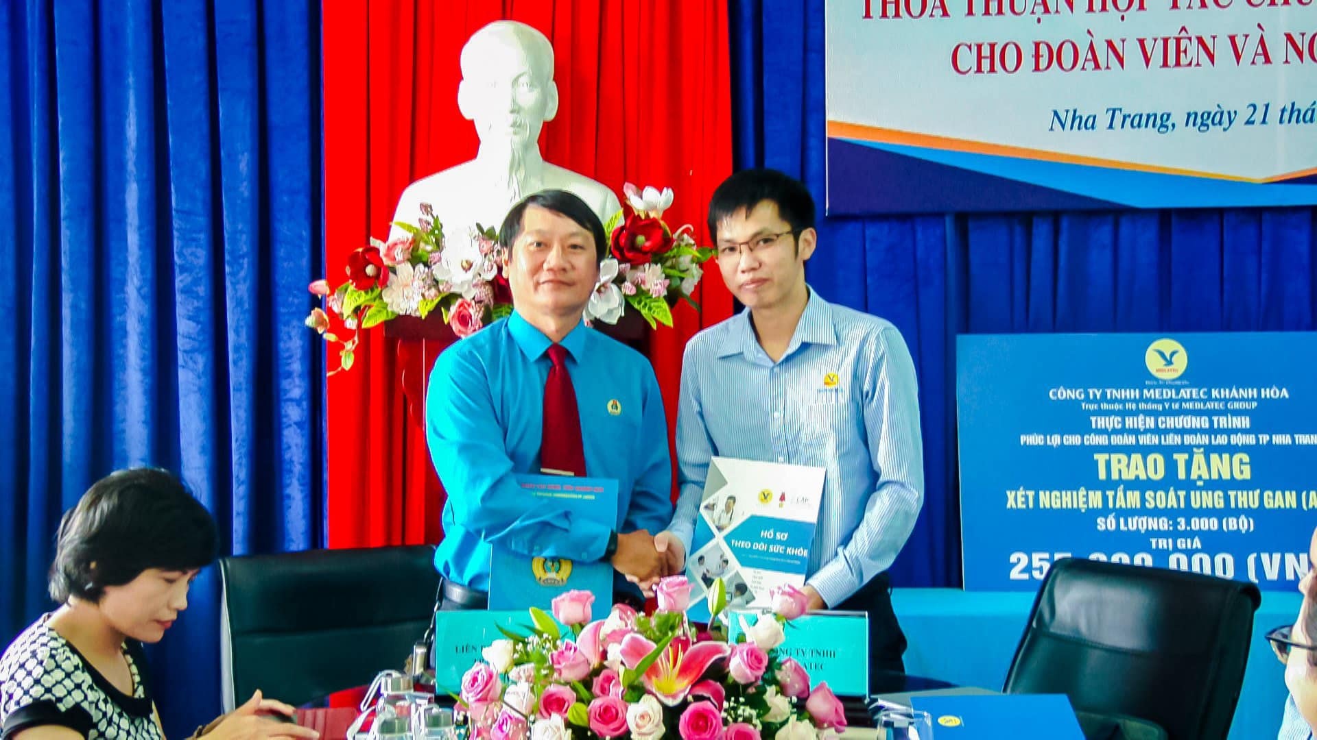 Công đoàn TP. Nha Trang ký kết các chương trình phúc lợi cho NLĐ. Ảnh: ĐVCC