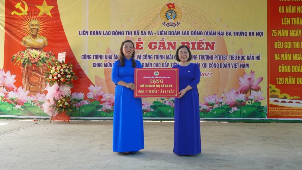 Lào Cai: Gắn biển 2 công trình chào mừng đại hội công đoàn các cấp, nhiệm kỳ 2023-2028