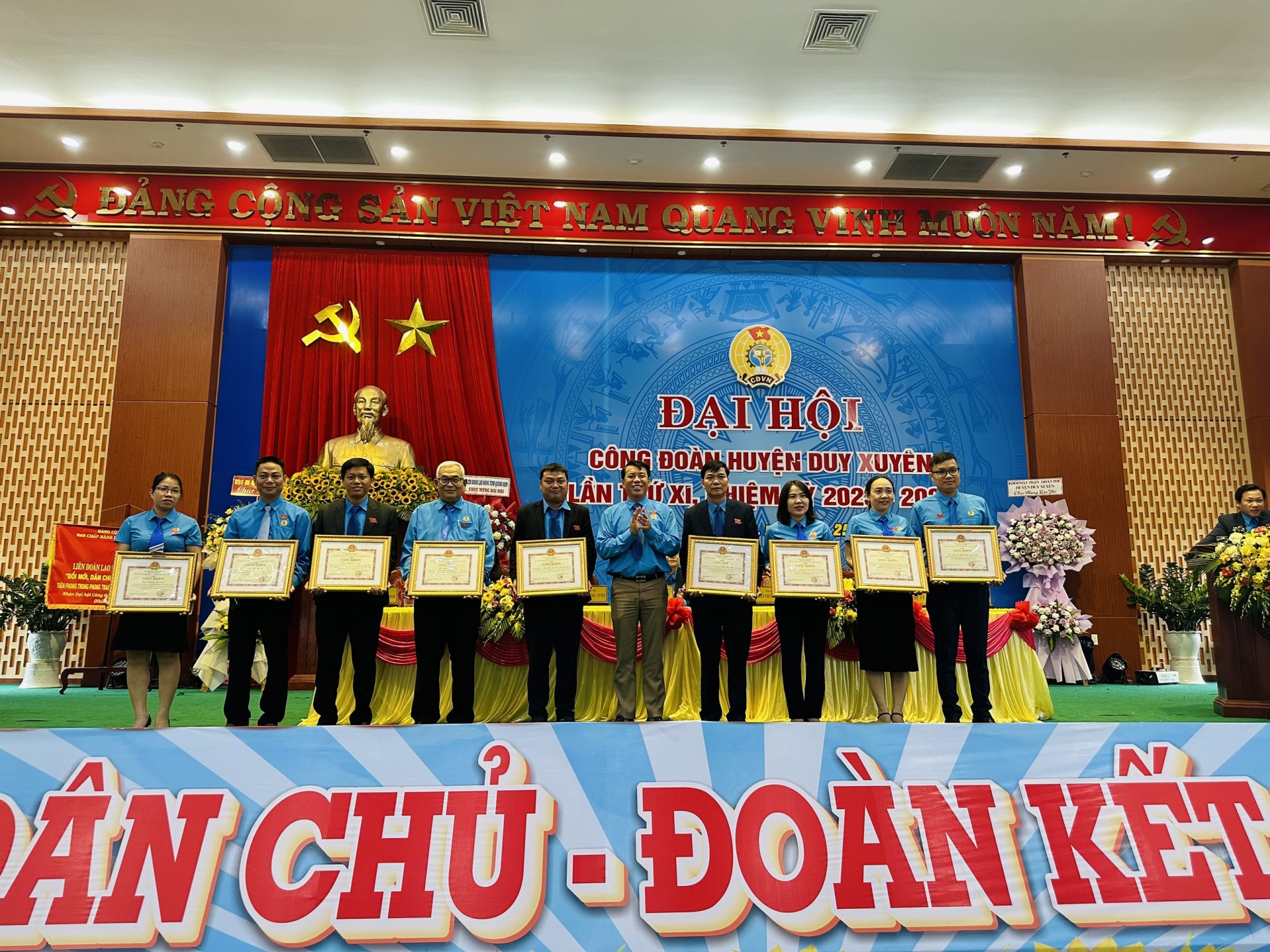 Một Công đoàn cấp huyện được Chủ tịch nước tặng thưởng Huân chương Lao động hạng Ba
