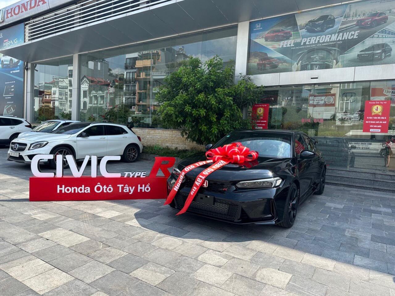 Honda Civic Type R 2023 đầu tiên tại Hà Nội