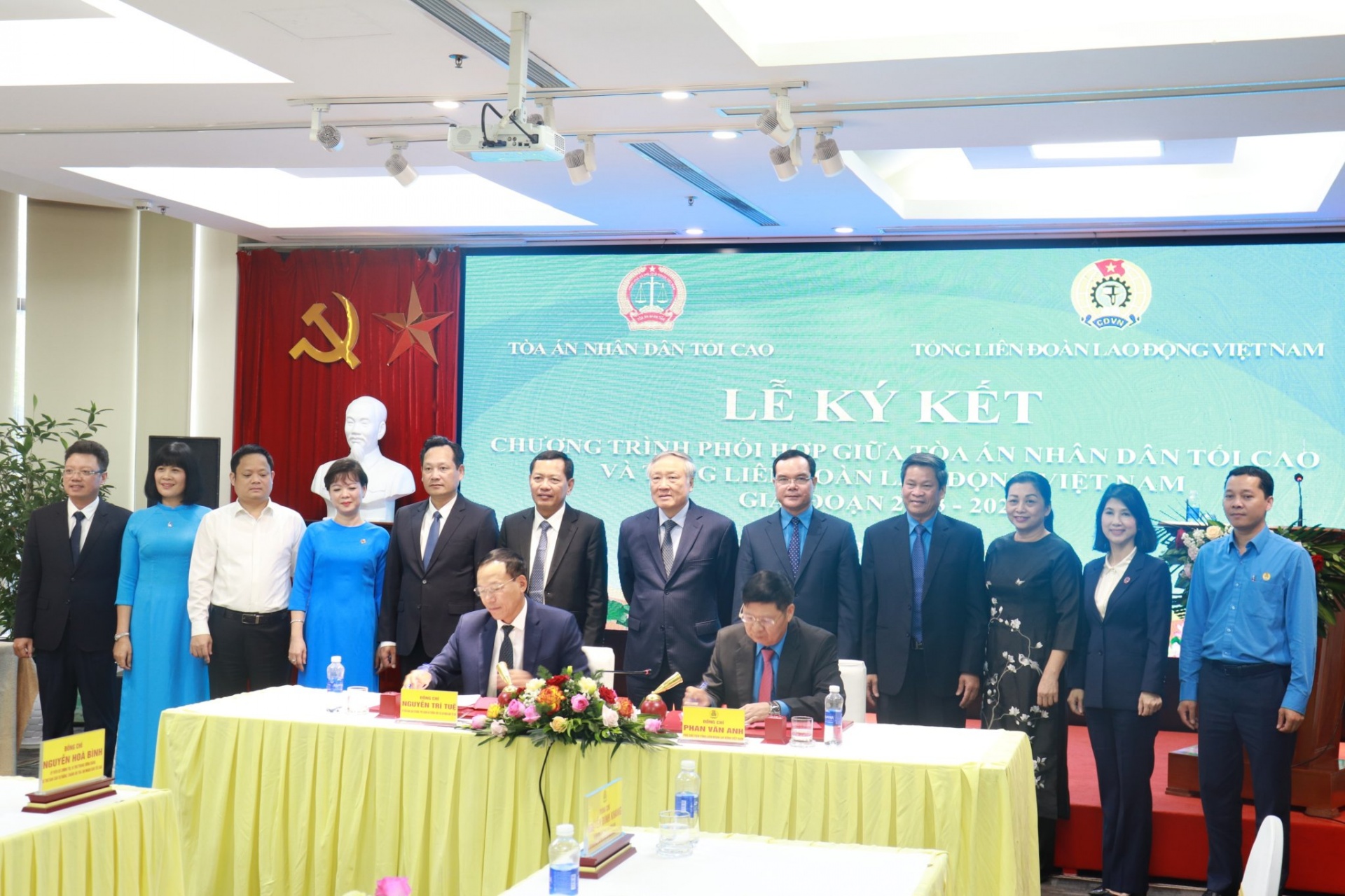 Tổng LĐLĐ Việt Nam và Tòa án Nhân dân tối cao ký kết Chương trình phối hợp công tác